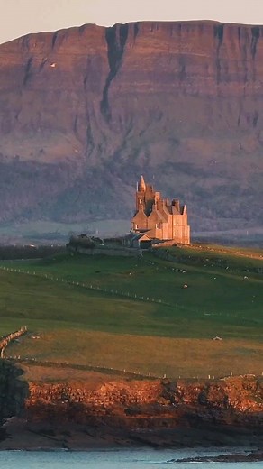 Classiebawn Castle on Sligo's Wild Atlantic Way 🏰 🎥 @tyrone_skies #droneoftheday #sligo #visit_ireland #your_drones #beautifuldestinations #irelandcalling #wildatlanticway #sunsetcaptures | instant_ireland