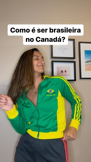 Raquel Goncalves | Humor | Canadá 🇨🇦 on Instagram: "😨 Tá preparada pra ser top model? 🤩 No Brasil eu posso ser um 2, mas no Canadá sou um 9! 😂 principalmente quando coloco um salto e fico maior que todo mundo! Já fui elogiado simplesmente por ter olho preto! Tuto bom? 😍😂 E não, não é cantada, apenas elogio. Porém, eu devo ser um 10 na Índia, pq o que tem de indiano que da em cima, pqp! O ruim é que uns não respeitam um NÃO! Sim, já quase caí na mão com um indiano! 😂 Comenta aqui se já sa