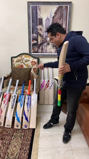 Cricket Bat Weight Comparison: Warner vs. Chris Gayle