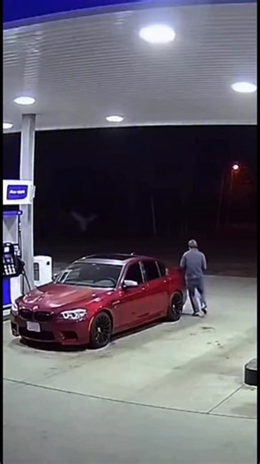 Mindless on Instagram: "Limiting social media consumption strengthens the brain by restoring its ability to focus deeply rather than chase constant novelty. Every scroll trains the mind to expect instant stimulation, which weakens the neural pathways responsible for sustained attention, impulse control, and working memory. When you replace that endless dopamine drip with disciplined, intentional use, those pathways begin to rebuild. Your brain adapts by increasing its tolerance for longer period