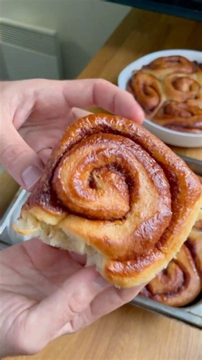 Les Meilleurs Cinnamon Rolls de tout l'internet 🤯 | Recette de brioches roulées à la cannelle