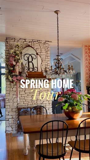 Welcome to my home sweet home. Here’s a mini spring home tour of our little cottage. Decorated with lots of colors and patterns because that’s what feels cozy to me. For years I didn’t “decorate” for spring but then I realized spring decor in a home can be so charming. All the whimsy fairytale vibes. I also love for the outside landscape to blend with the inside decor. Spring/Summer is the perfect time to surround your home with color. | Karlee Bowman