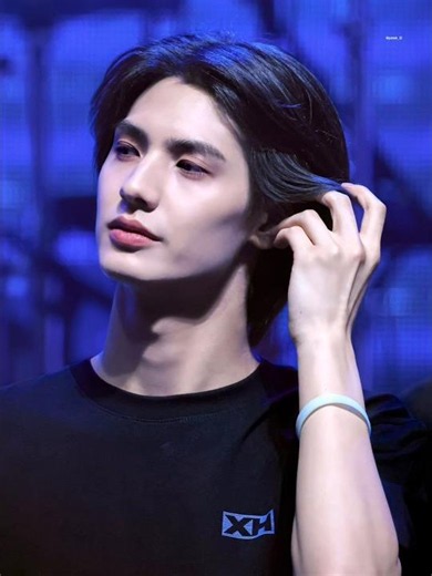 Jooyeon chose his jawline as his charming feature