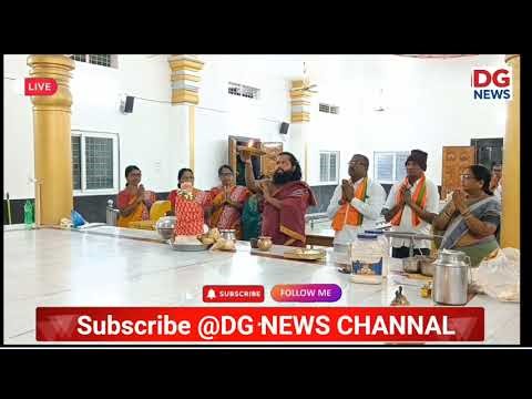 చొప్పదండి సాయిబాబా మందిరంలో పల్లకి సేవ. పాల్గొన్న భక్తులు.