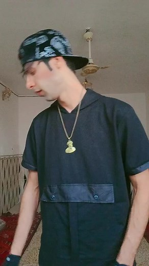 Decorating a Drum with Creative Painting Techniques