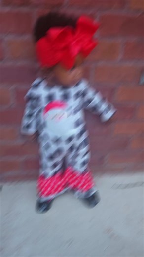 SANTA CLAUS IS COMIN TO TOWN 🎶🎄🎅🏿 #christmas #santa #fashion @Kevin Kennedy