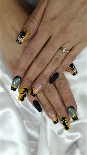 Ma pose a moi 🤩 Batman nails 🦇 #prothesisteongulaire #gel #popit #batman #nailartaddicts