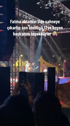 İzmir büyük şehir olup hala 00.00dan sonra nasıl otobüs olmaz onu düşünüyorumm rezillik ya bütün izmir gittiğine pişman 🤦🏼‍♀️