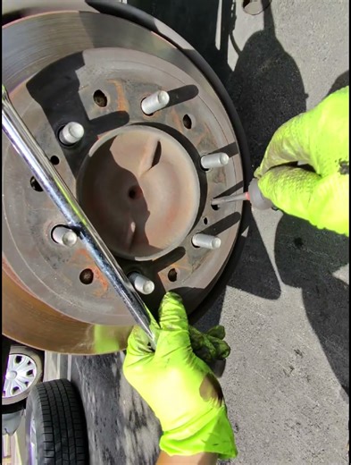 Trick To Remove Rear Rotors (4th Gen 4Runner) #automobile #4runner #mechanic #repair #cartok