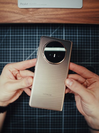 HONOR Magic V5: Smooth Move with 🌟 Camera