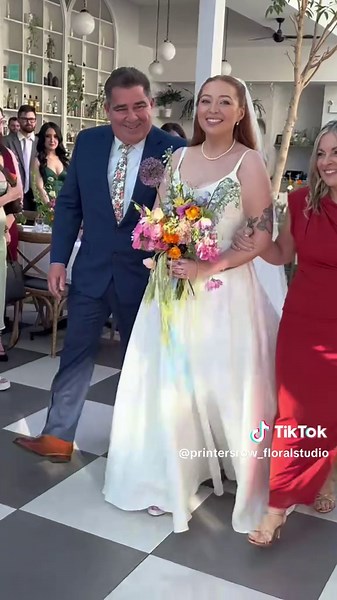 Creating Stunning Wedding Floral Arrangements