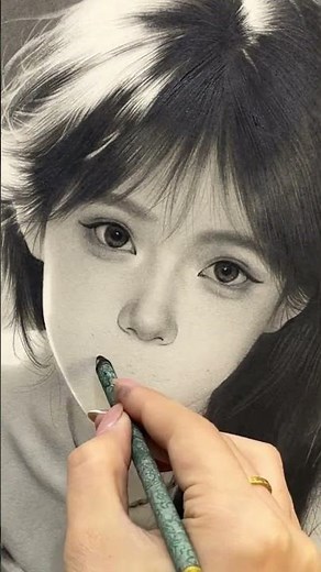Perfect drawing cannot be without light! #drawing #charcoaldrawing #portraitdrawing #charcoalshading