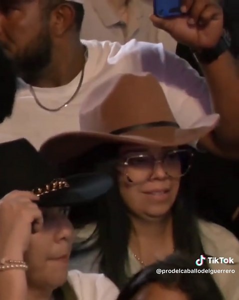 Venezolano Celebra la Cultura del Llano con Joropo