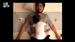 Sau này có sinh em bé thì cũng phải ghi lại mấy khoảnh khắc này quá mấy chế ơi :v Link show HONEYMOON DIARY 2 TẬP 1: http://tving.vn/program/EA_B120176512 #Tving #HoneymoonDiary2 #NewlywedsDiary2 | TVING.VN – Hội yêu Gameshow