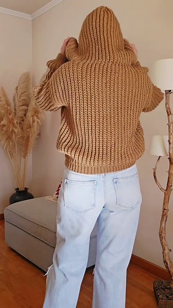 Jersey canguro con capucha a crochet. Teneis el tutorial disponible en mi canal de YouTube, BCNcrochet