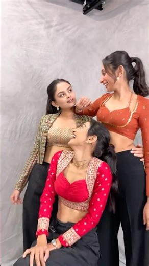 Aap konsa blouse banana chahoge? 😍