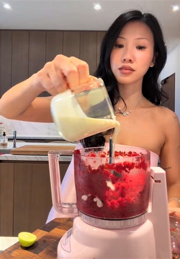 Finally a juicy and sensual raspberry fragrance 🌝 New Alien Pulp Eau De Parfum by @Mugler available now at @Ulta Beauty #muglerpartner #fragrance #alienpulp