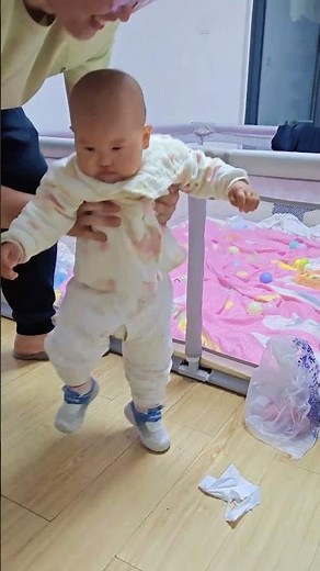 Toddler cries every time father places baby in playpen in Jiangsu, China