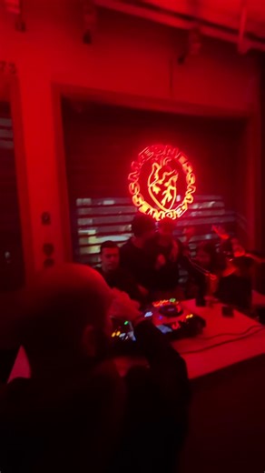 Wednesday Vibes: Energizing House Music