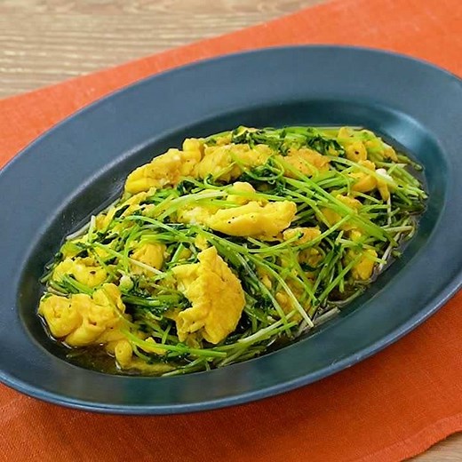 ふわとろ！ 豆苗と卵のオイスター炒めのレシピ動画・作り方 | デリッシュキッチン