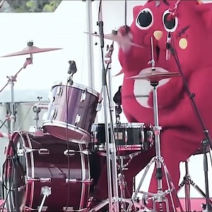 🤣 When you're overqualified for the job 📷 twitter.com/nyang_go_star ▶️ avid.com/protools ⠀ #drums #gig #kids #musicmaking #avid | Avid Pro Tools