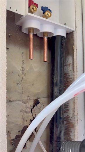 installing an Oatey quadtro laundry box with pro press transitions to cold expansion pex #MilwaukeeTool #NothingButHeavyDuty #OateyAmbassador | Evan Bern