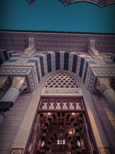 Exploring Intricate Mosque Architecture and Design