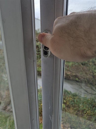 Need uPVC window lock repair in Birmingham or the West Midlands? Hyper Locksmiths is ready to help 🪟🔧 We repair uPVC window locks for homes, flats, shops, offices and rental homes. If your window will not lock, close, or open, we can fix it fast. Our local locksmiths handle broken window locks, worn parts, and stuck lock systems. We replace window handles, locking strips, and damaged lock parts. Jammed uPVC windows can risk safety and heat loss. We restore full use quickly. Our locksmith servi