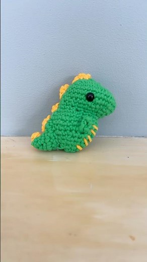 Fred the dinosaur!!🦖🧶​⁠ ‪@TheWoobles‬| #woobles #crochet #dinosaur