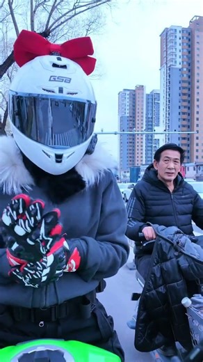 Not Tall, Not Rich, But Handsome: Locomotive Female Rider's Adventure