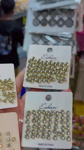 code:250:kudhen glue mehndi beats only 400(50) piece per card.