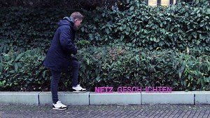 Was haben Internet-Kriminelle eigentlich von Spam, Phishing, Botnets oder DDoS Attacken? Die Netzgeschichten haben Antworten vom Bundesamt für Sicherheit in der Informationstechnik. Und Tipps, wie ihr euch absichern könnt, gibt’s auch https://www.youtube.com/watch?v=7D9jRK38468 ^lena | Deutsche Telekom