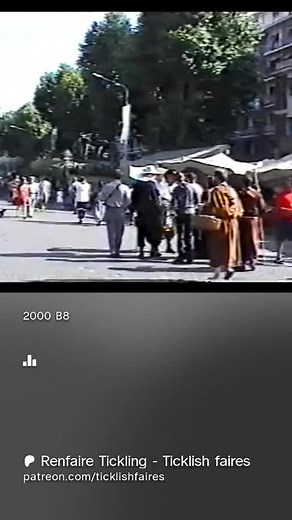 Divertido juego de cosquillas en la renfaire