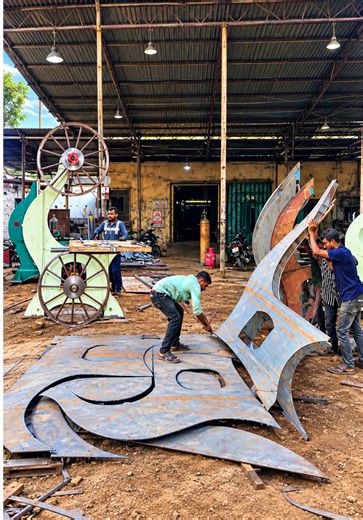 Old Ship Steel Transformed into a Powerful Wood-Cutting Saw