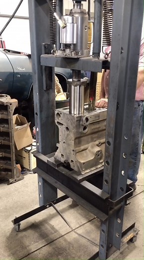 222K views · 3.4K reactions | Pressing in some sleeves on the Perkins 152 we rebuilt! #engine #machining #enginemachineshop #machineshop #rebuild #business #smallbusiness #familybusiness #work #workhard #hustle #jamsionline #perkins #perkins152 #satisfying #hydraulicpress | JAMSI Online | Facebook