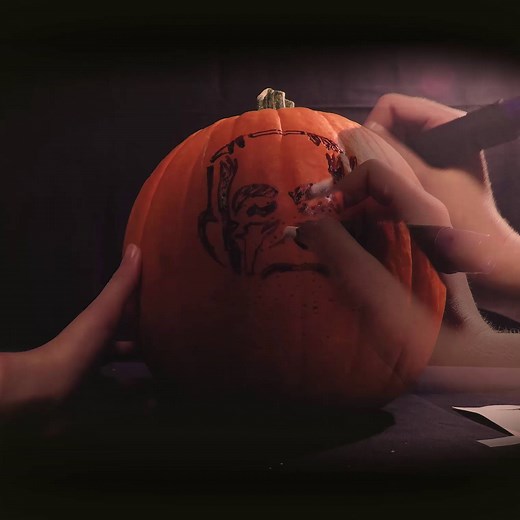 There’s no HHN tonight, so why not stay home and carve pumpkins! 🔪🎃 Download one of our stencils inspired by the Park here: http://spr.ly/618387h7R | Halloween Horror Nights - Hollywood