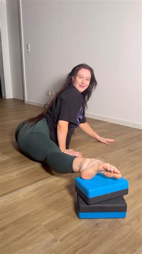 Do You Want to do the Splits 😱Try It 👇#yoga #how #doit #exercise #split #flexibility #tutorial