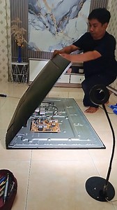 Ada suara tidak ada gambar Samsung 55RU7100. #servis #servistv #service #repair #tvrepair #blackscreen #led #Samsung #backlight | Fajar Rusdi