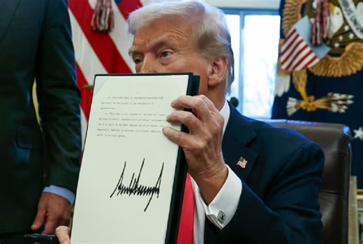 BOOM! TRUMP SIGNS HISTORIC EXECUTIVE ORDER: No More Secret BIO-LABS, Frankenstein Science, Fauci Lies, or Pandemic Experiments on U.S. Soil [VIDEO] - amg-news.com - American Media Group