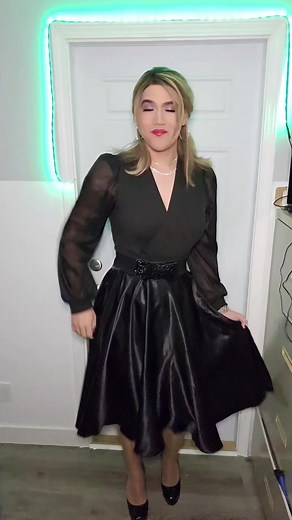 a cute satin circle skirt for a classic look. such great fashions from the time when we all dressed up to go on our day.. both in masc and femme fashions. love the music from here too. #genderfluid #girlslikeus #femme #femininefashion #2SLGBTQIA #satinskirt #satin #circleskirt