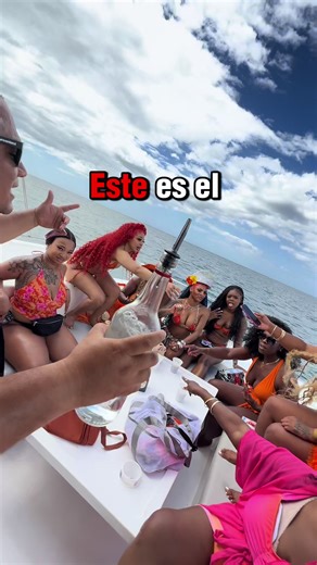 Shots for everyone in the ocean secret party the best boat party of Costa Rica in Tamarindo beach