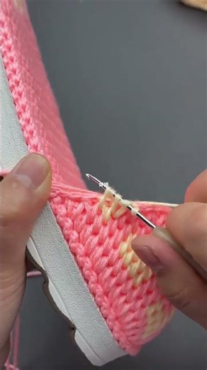 Handmade Slipper Love ❤️👣#HandmadeSlippers 👣🪡 #CrochetLove 🧶❤️ #DIYFootwear 👡✨ #CraftWithLove 💖🧵