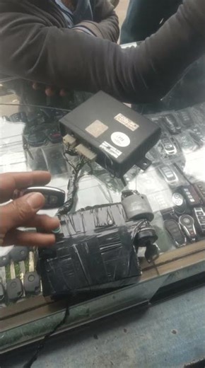 Suzuki mehran original remote programming on table ayyan Abid layyah alhamdulillaah