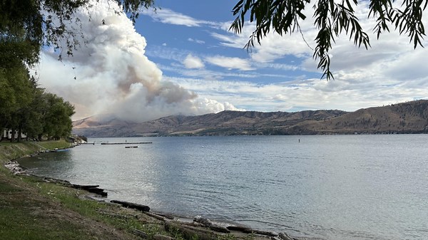 Level 1, 2 evacuations issued for fire burning in Chelan