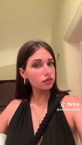 Exploring the Beauty of Falling Leaves