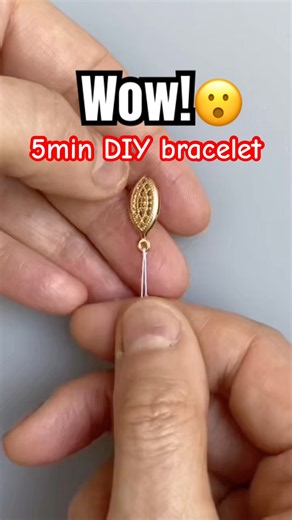 DIY bracelet in 5 min. Learn how to make jewelry #bracelet #braceletmaking #5minutecrafts