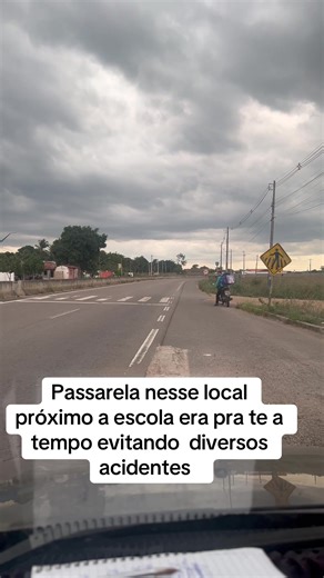 Enquanto tava filmando presenciei diversas manobra arriscada podendo ocasionar acidente graves