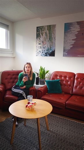 Swisscom on Instagram: "Manifest Your Peace ​✨ Wenn dein Zukunfts-Ich dir zeigt, dass du bereit bist für mehr Ruhe und das Google Pixel 10 Pro dir genau diese Leichtigkeit zurückgibt.​ Ein Display, das selbst in der Sonne klar bleibt.​ KI, die deinen Alltag spürbar entspannt.​ Eine Kamera, die dir mühelos Fotos in Studioqualität schenkt. Und ein Akku, der den ganzen Tag bei dir bleibt.​ ​ 📱 Google Pixel 10 Pro für nur 1.–​ mit blue Mobile L & Buyback – auch für Bestandskund*innen.​ ✨ Entdecke,