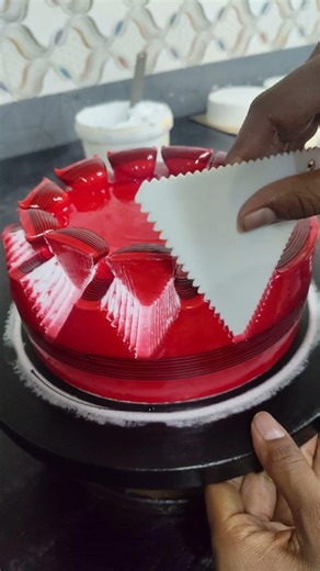 strawberry luxurious beautiful home cake design‪@SoumyaCRecipes‬‪@MrBeast‬#howtomakecakecreamathohame