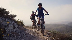 How does an E-bike battery work? And what makes Liv E-bikes stand out? Our cutting-edge battery technology has helped us create sleek future-proof batteries to help you conquer your ride — from single track to commutes. https://www.liv-cycling.com/global/campaigns/energypak-e-bike-battery/23296 | Liv Cycling